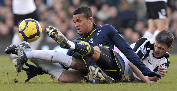 在压力下的 在压力下的